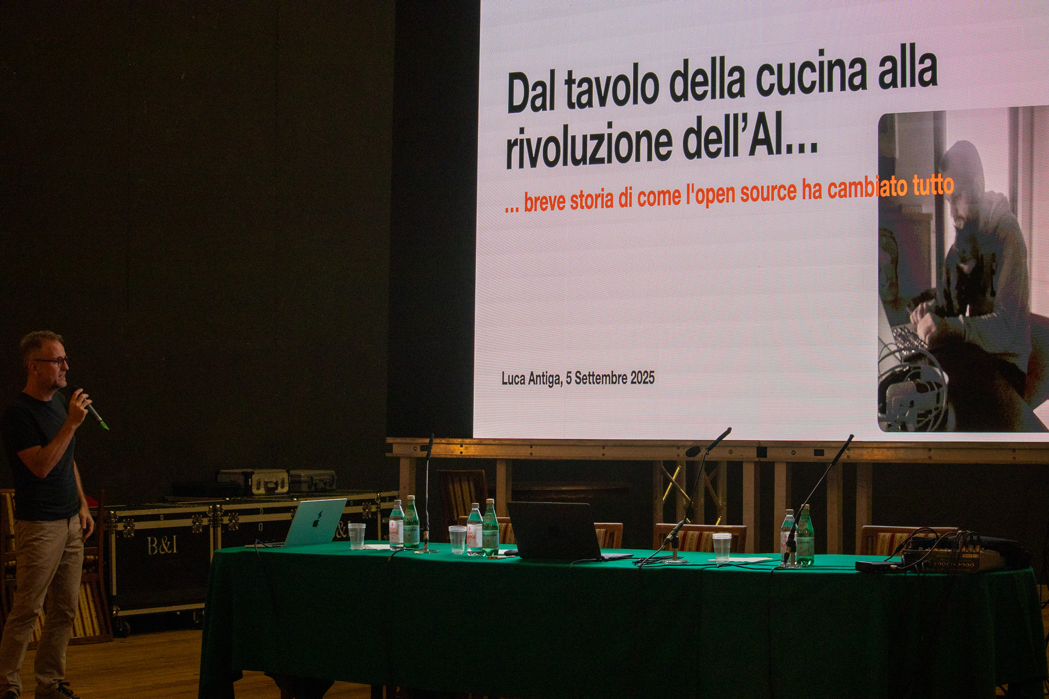 Dal tavolo della cucina al futuro dell’intelligenza artificiale.
Il racconto di Luca Antiga alla 19ª Summer School “Matematica e Internet of Things”. Orobix